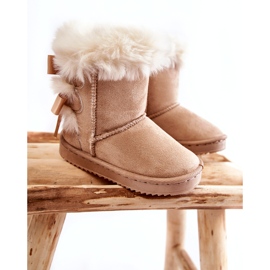 Mädchen isolierte Schneestiefel mit hellen Bettlerbögen beige 1