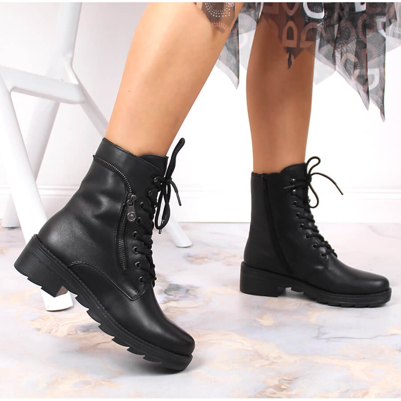 Bequeme schwarze isolierte Damenstiefel aus Leder Rieker X0500-00 2