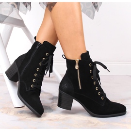 Schwarze Rieker Y2022-00 Wildlederstiefel auf der Post 1