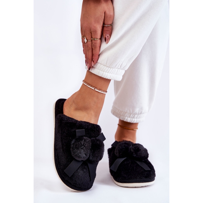 Schwarze Castello-Pelzhausschuhe für Damen mit Bommeln 1