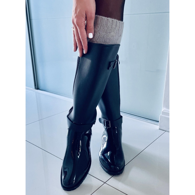BM Gespaltene schwarze Galoschen 1