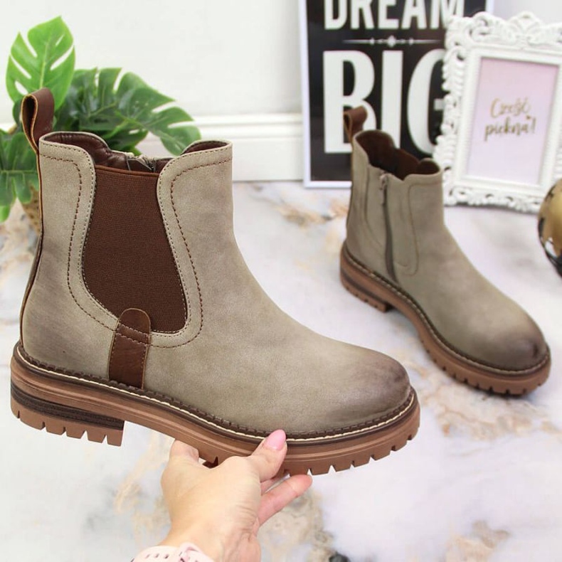 Jodhpur-Stiefel auf der Plattform isoliert eVento W EVE368A beige braun 1