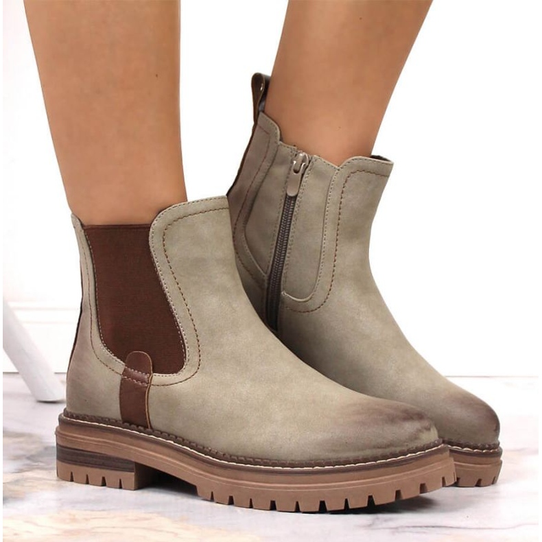 Jodhpur-Stiefel auf der Plattform isoliert eVento W EVE368A beige braun 2