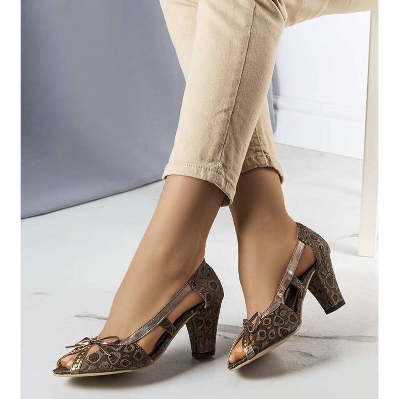 PA1 Braune Pumps mit hohem Absatz von Lavra kupfer 2