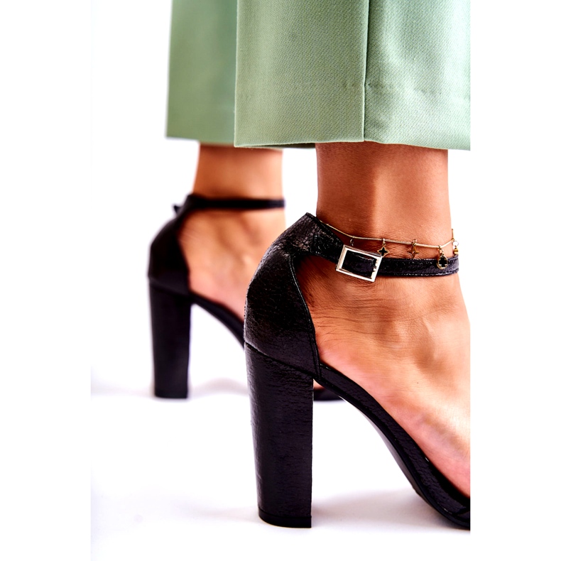 PG1 Klassische Ledersandalen auf einer Bar Black Sallen schwarz 4