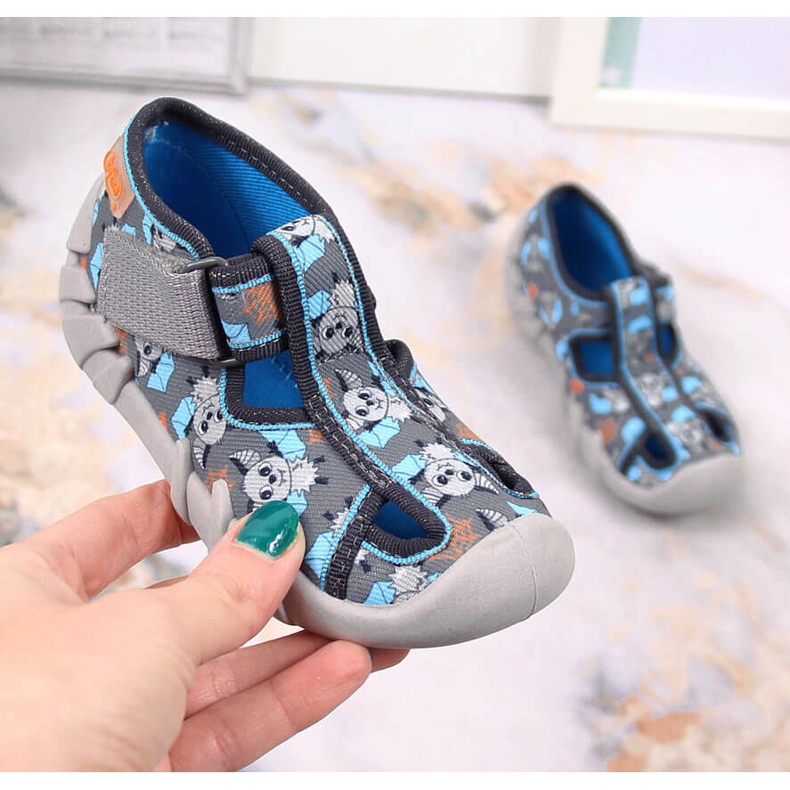 Kinderhausschuhe mit Klettverschluss und Fledermaus Befado grau 2