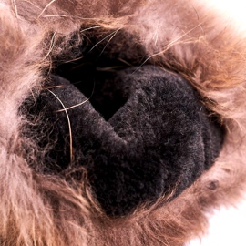 Frauen Schneefuß mit Pelzhaut schwarzer Wildleder isoliert 4