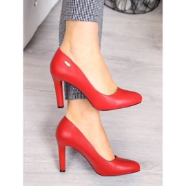 Pumps auf dem postroten Sergio Leone 1