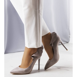 BM Graue Pumps mit Rüschen von Jasmis 1