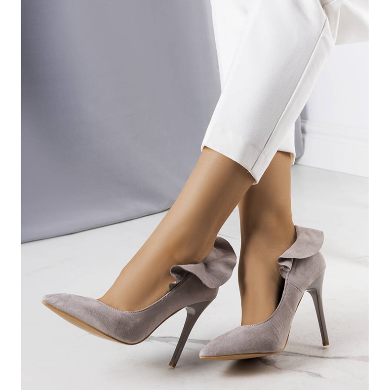 BM Graue Pumps mit Rüschen von Jasmis 2