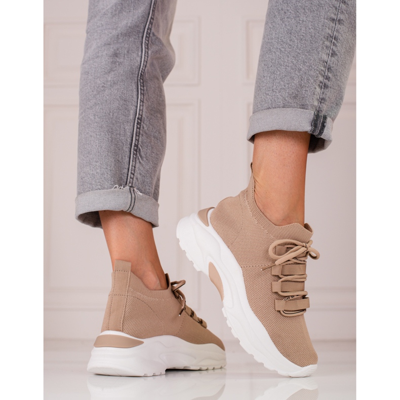 TRENDI Gebundene Turnschuhe auf der Plattform beige 2
