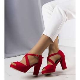 BM Rote Sandalen am Artemi-Posten 1