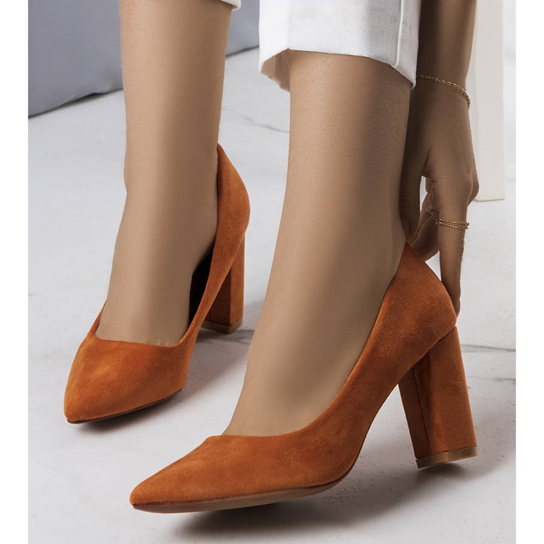 PA1 Braune Pumps mit Absatz von Achela 1