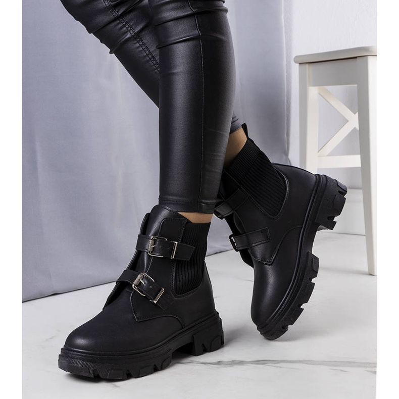 Isamba schwarze Stiefel 1
