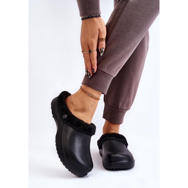 PM2 Warme Hausschuhe aus Schaumstoff für Damen Crocs Black Cova schwarz 1