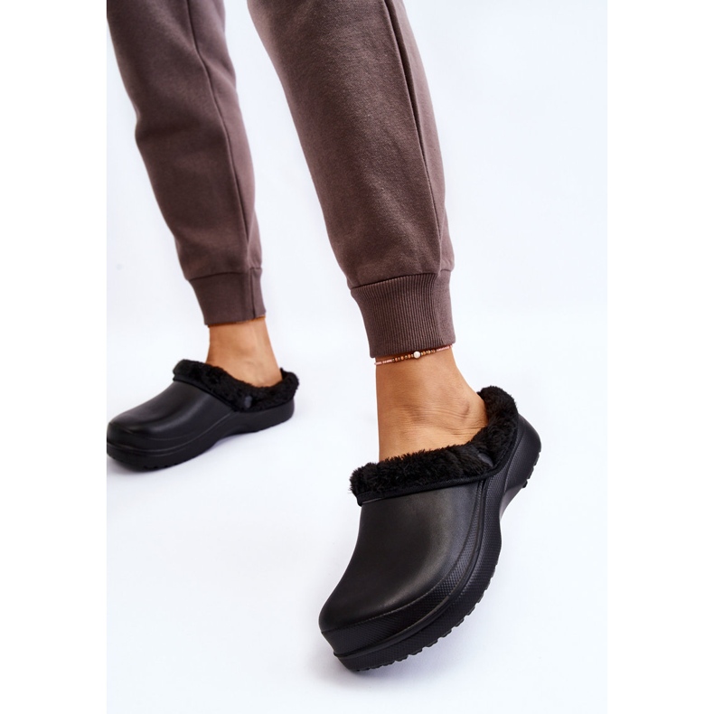 PM2 Warme Hausschuhe aus Schaumstoff für Damen Crocs Black Cova schwarz 2