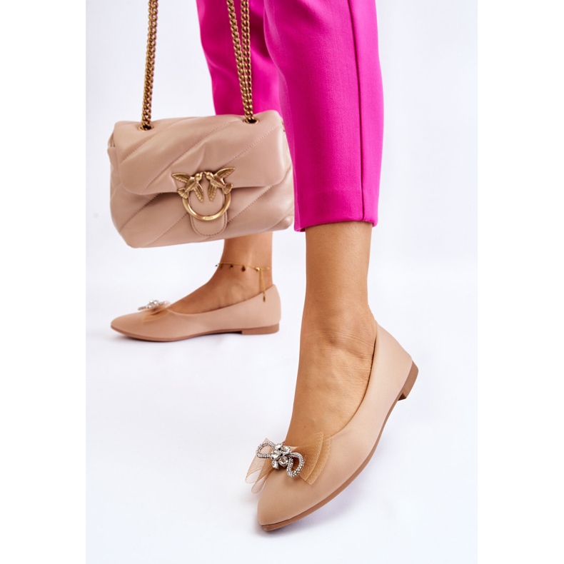 Spitze Ballerinas für Damen mit einer dekorativen Schleife in Dunkelbeige 2