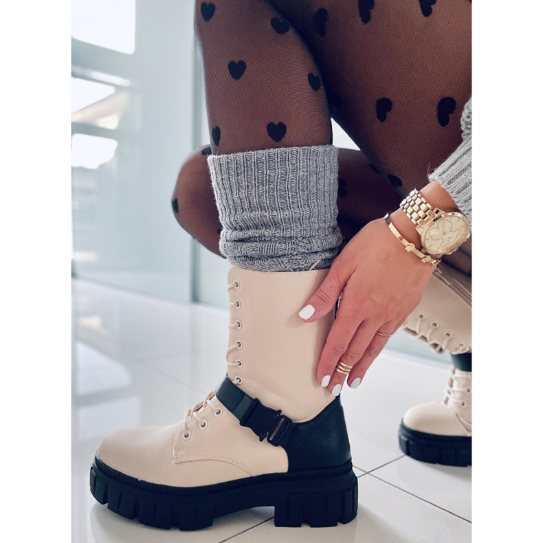 BM Flache Schnürboots Kieran Beige 1