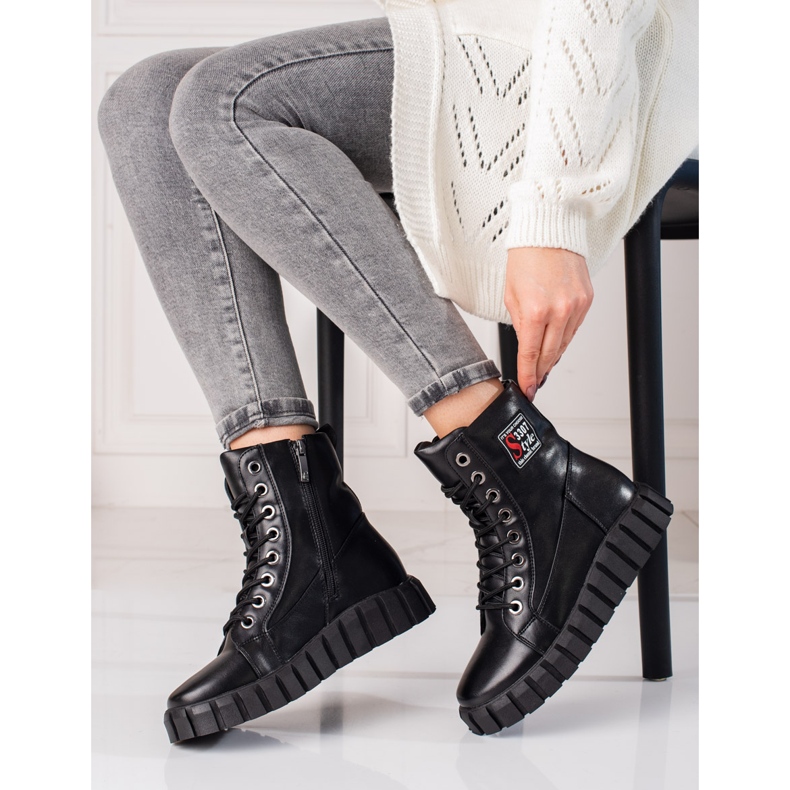 W. Potocki Arbeiterinnen auf der Shelovet-Plattform schwarz 1