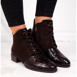 Damenstiefel isolierte braune Schlangenhaut Filippo 6