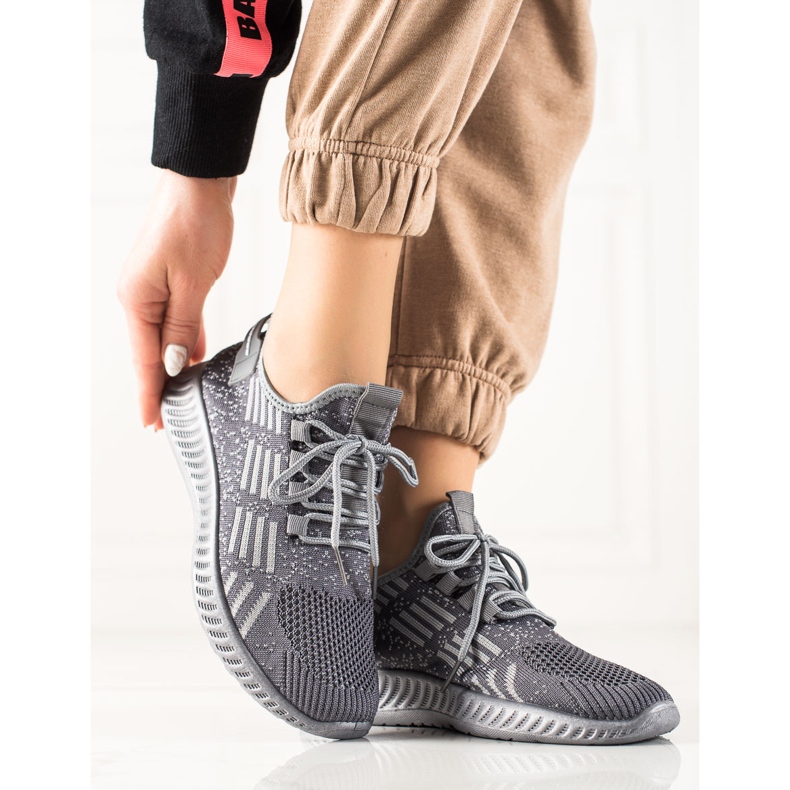 TRENDI Gebundene leichte Turnschuhe grau 2