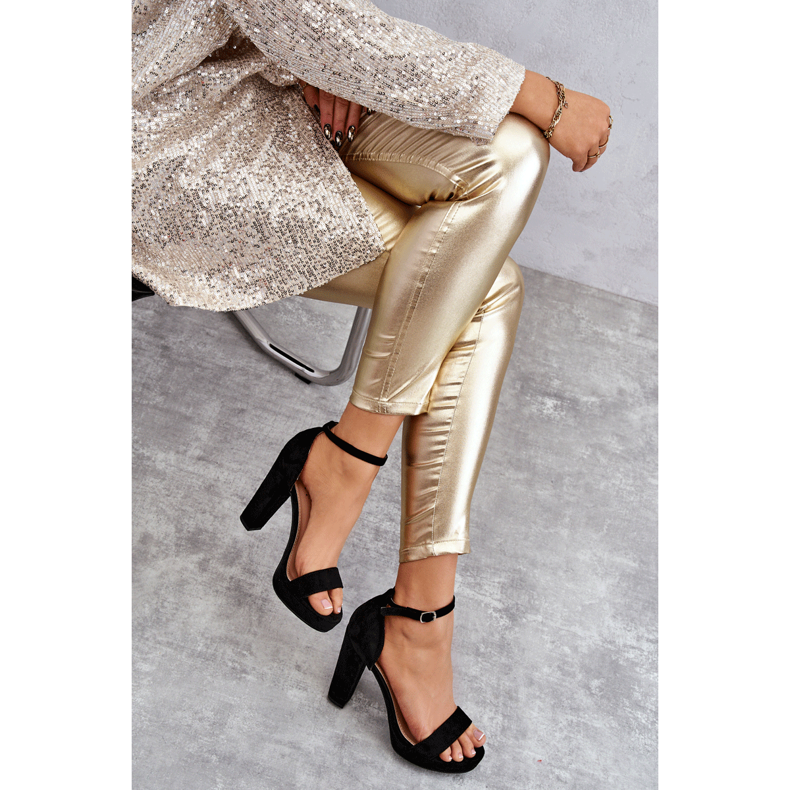 Wildledersandalen auf schwarzem spektakulärem Absatz 2