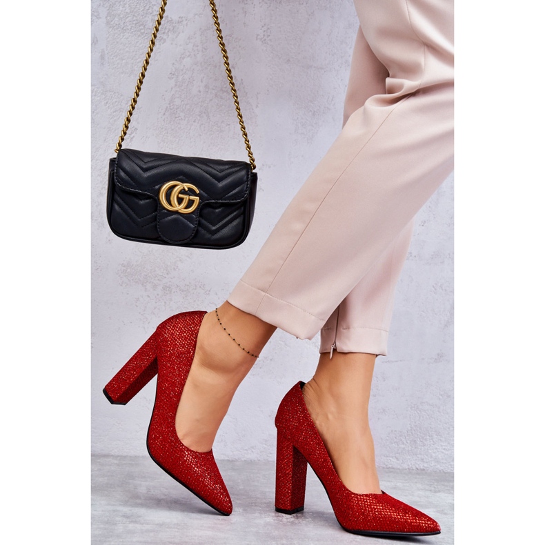 Glänzende Pumps auf rotem Elmira-Absatz 2