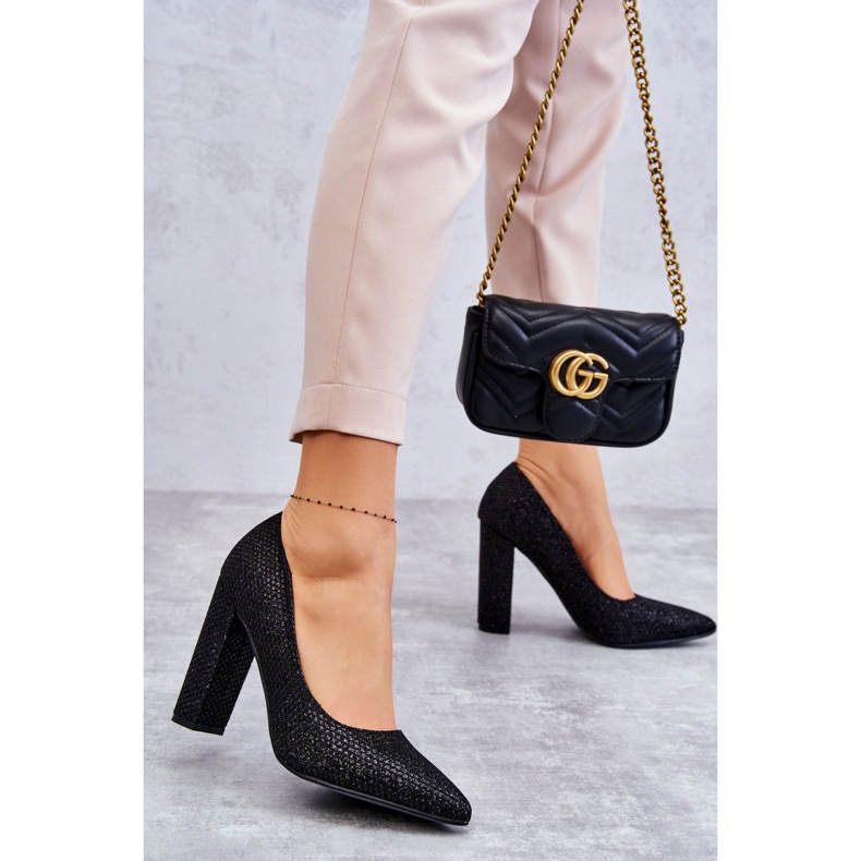 Glänzende Pumps auf einem Absatz Schwarz Elmira 2