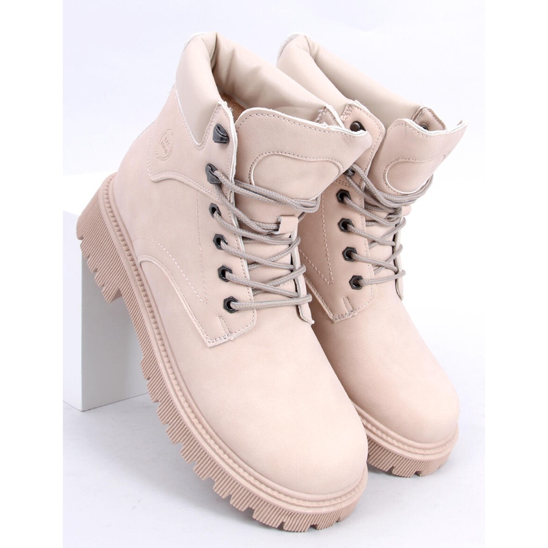 Inna Trapperstiefel isoliert Basco Beige 1