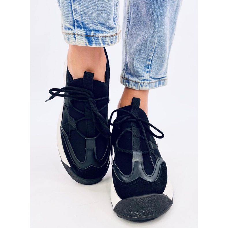 Ting schwarze Turnschuhe 2