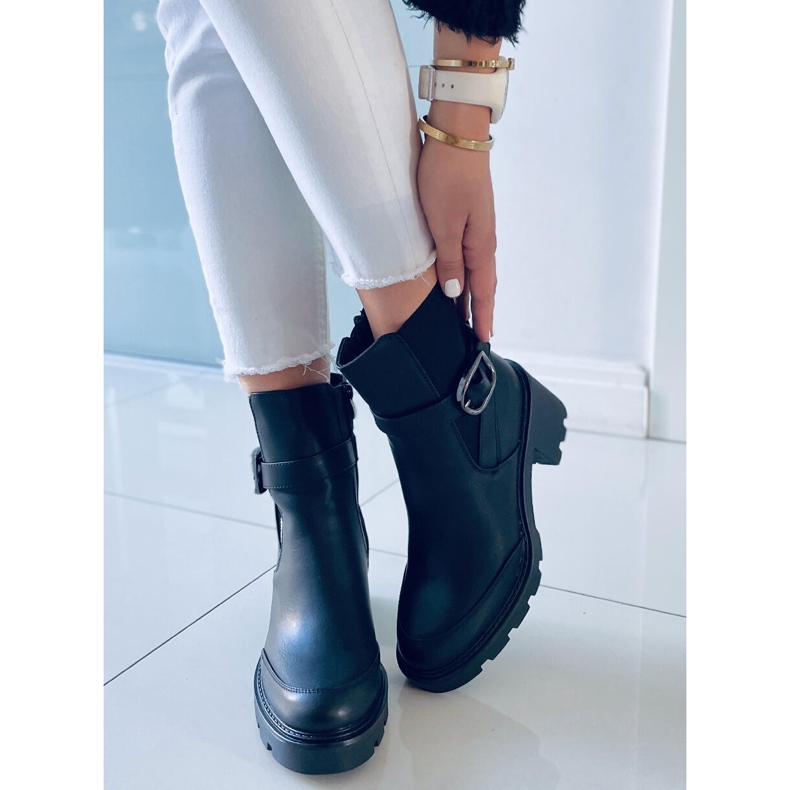 PA1 Carter Schwarze Stiefel mit breitem Absatz 1