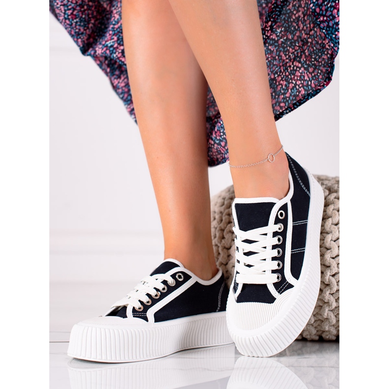 SHELOVET Turnschuhe auf einer breiten Plattform schwarz 2