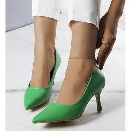 BM Grüne Pumps mit niedrigem Absatz von Jayda 1