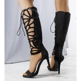 BM Schwarze Sandalen mit dekorativem Obermaterial von Julio 1