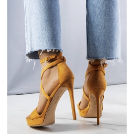 PA1 Kamelfarbene Sandaletten mit hohem Absatz von Dorian braun gelb 1