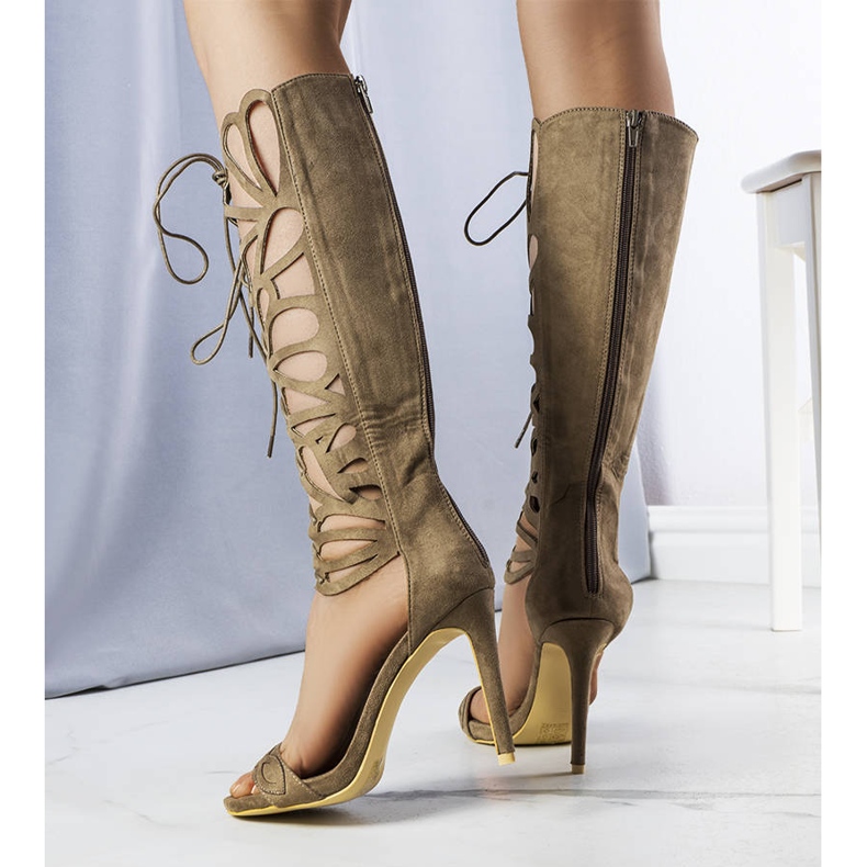 Grüne Sandalen mit dekorativem Obermaterial von Julio 1