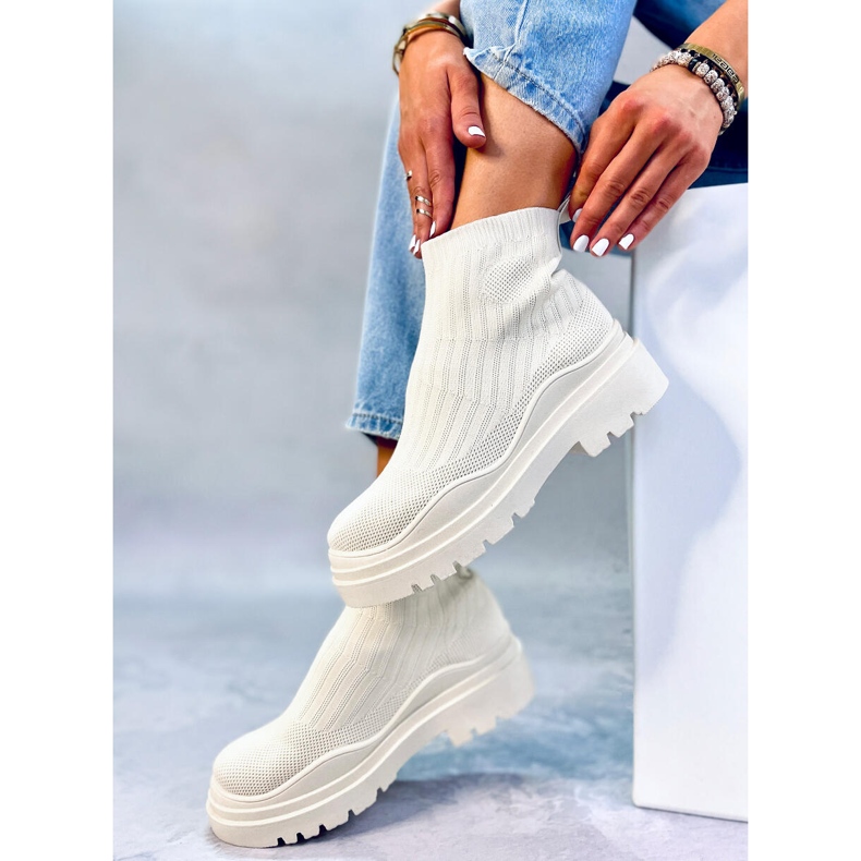 BM Withers Beige dehnbare Stiefeletten 2