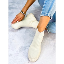 BM Withers Beige dehnbare Stiefeletten 1