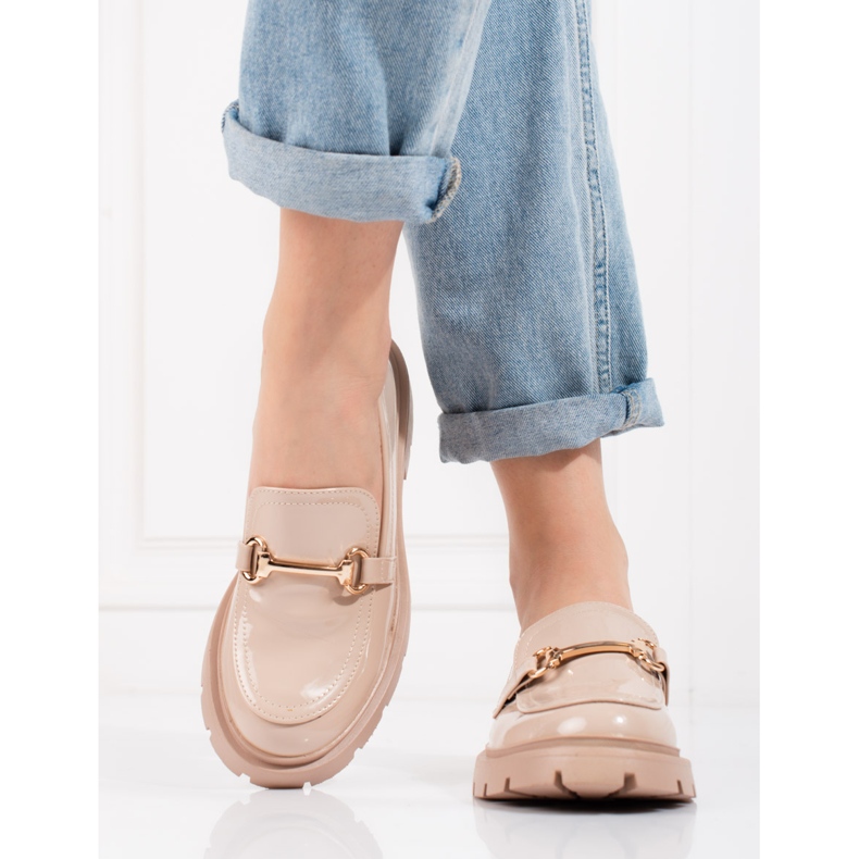 Beige lackierte Schuhe von Shelovet 1