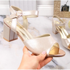 Vinceza 20157 goldene Damensandalen auf der Post 1