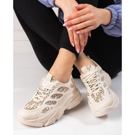 Shelovet Damenturnschuhe auf dicker beige Sohle 1