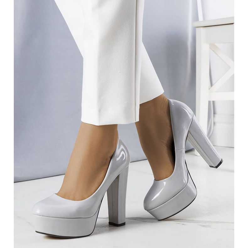 BM Graue Pumps mit hohem Absatz von Kari 1