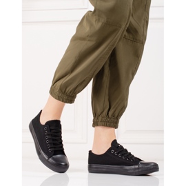 Klassische schwarze Damen-Sneaker 1