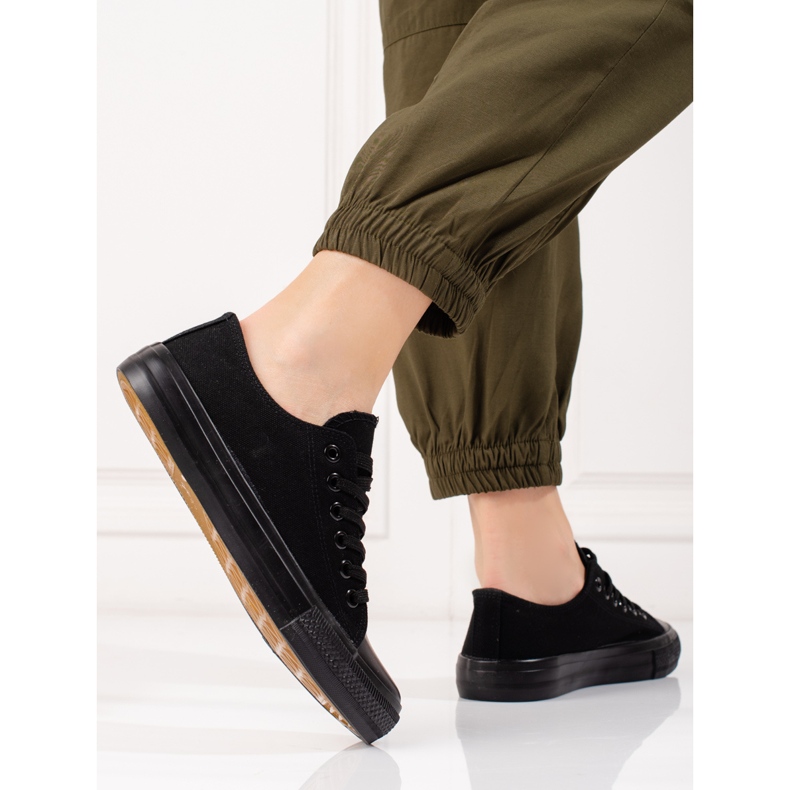 Klassische schwarze Damen-Sneaker 2