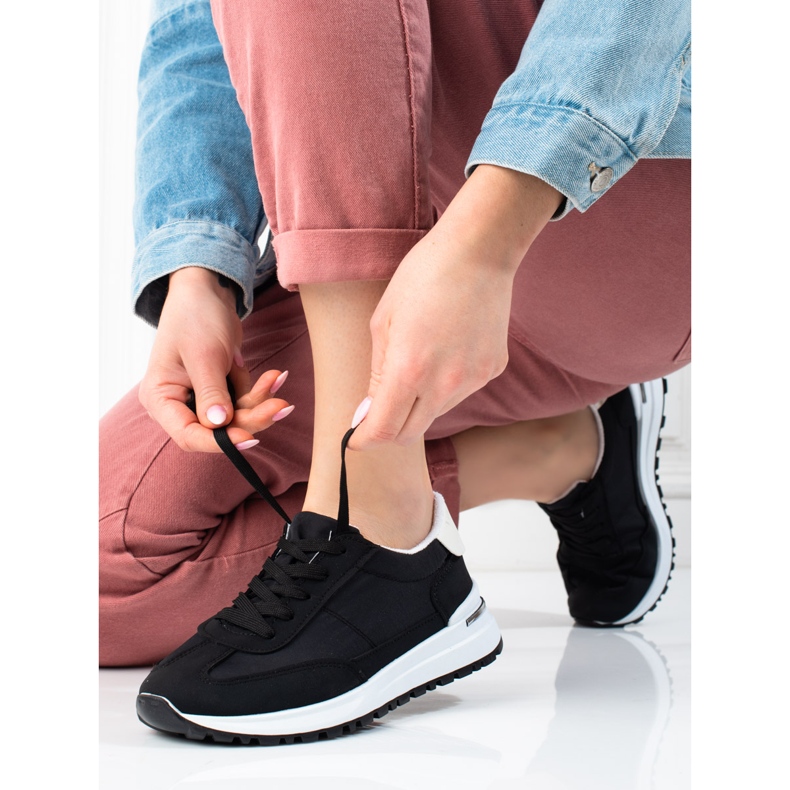 Leichter Sportschuh für Damen von Shelovet in Schwarz 2