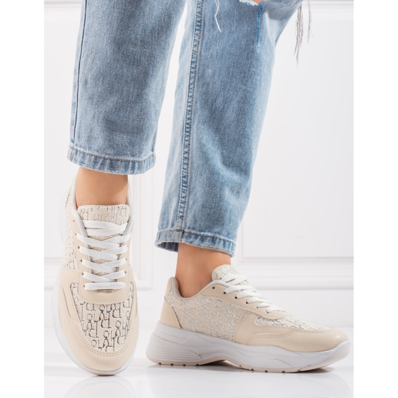 Sportschuhe für Damen von Shelovet mit einem glänzenden beigen Muster 1
