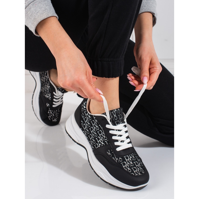 Sportschuhe für Damen von Shelovet mit einem glänzenden schwarzen Muster 2