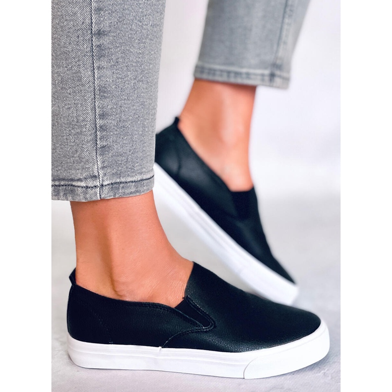 BM Diaz Schwarze Slip-On-Sneaker für Damen 1