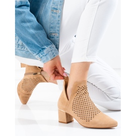 Durchbrochene Damenstiefel auf einem beigen Vinceza-Absatz 1