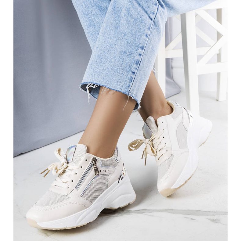 Beige Sneaker mit Keilabsatz von Stacey 1